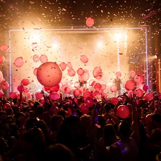 Creative: a94d3394307d2bc1ff4b6de6bf217b74